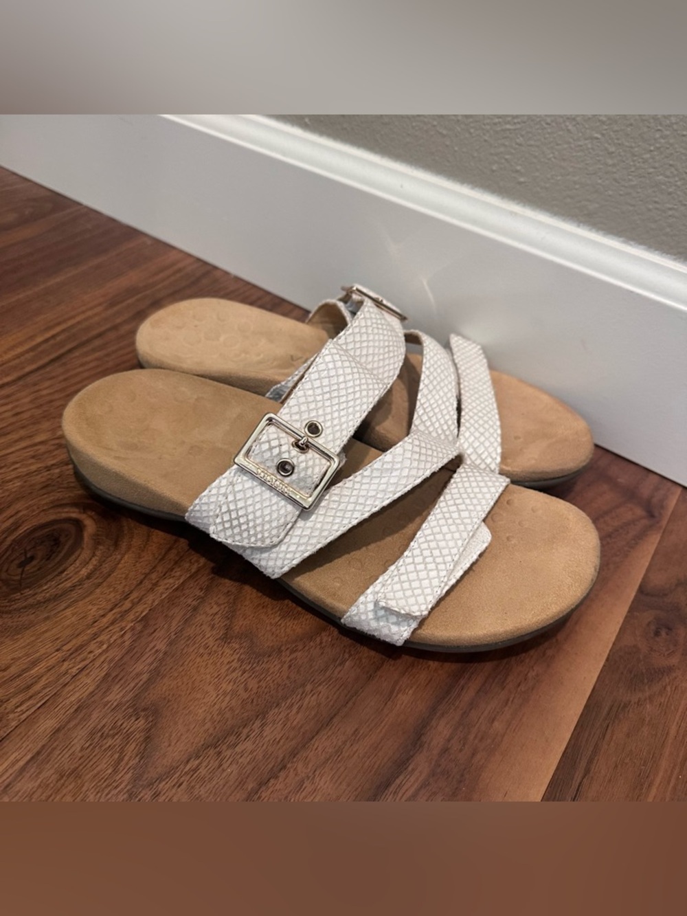 Vionic Skylar Snake Skin Strap White Sandals. - Picture 3 of 9